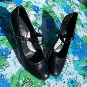 Size 9 Apostrophe black Mary Poppins heels